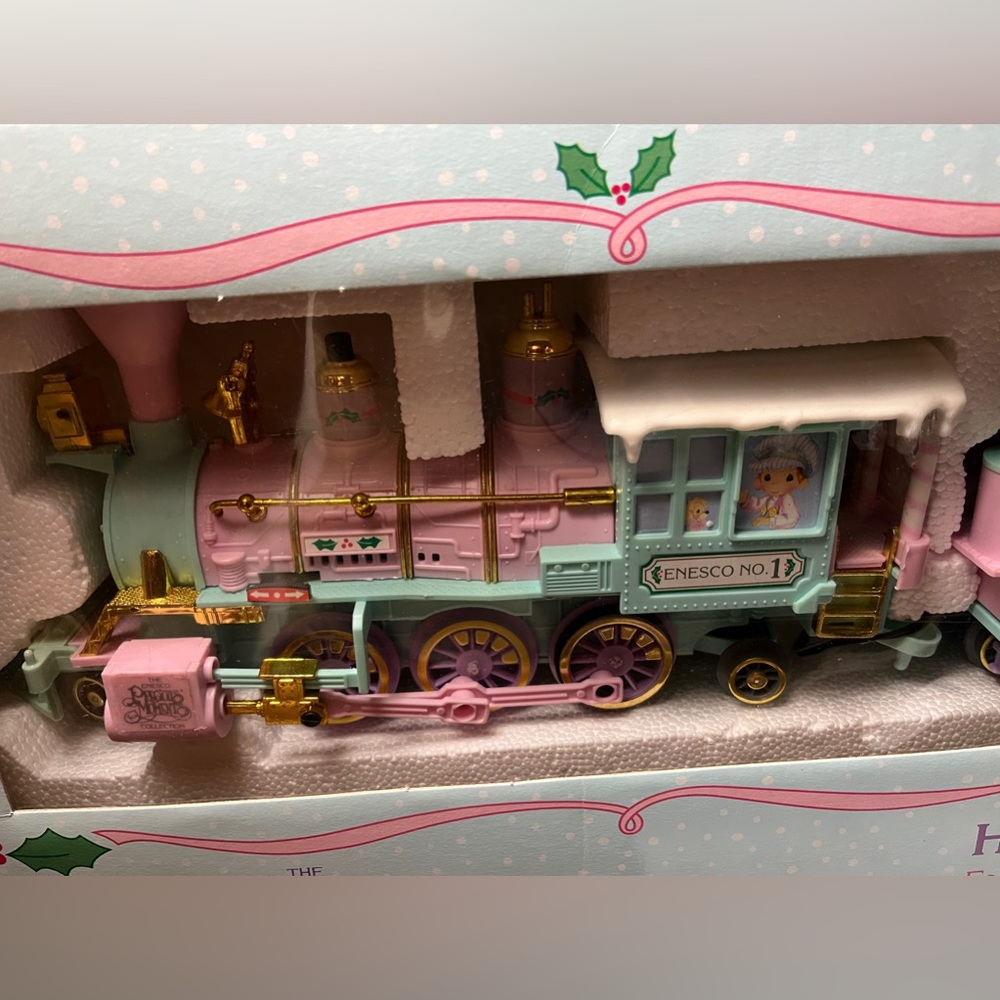 PRECIOUS MOMENTS SUGAR TOWN EXPRESS HOLIDAY TRAIN SET